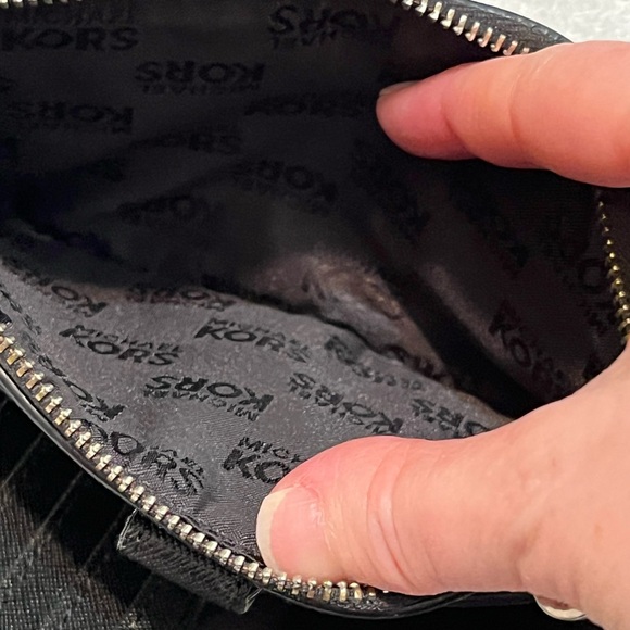 Michael Kors Adele Smartphone Wallet - Picture 7 of 9